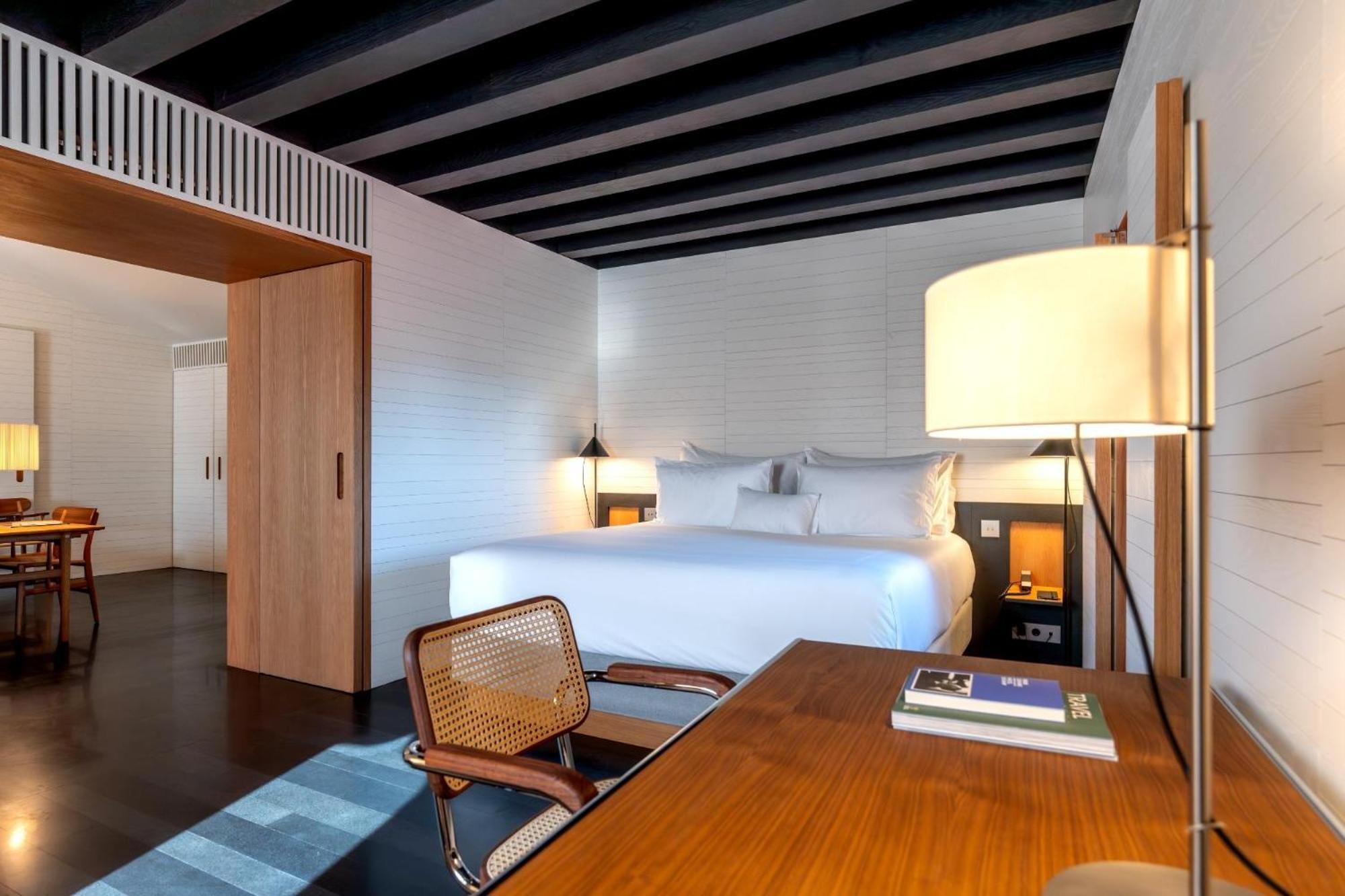 Atrio Hotell Caces Exteriör bild